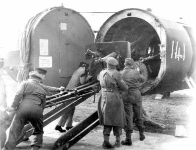 HORSA GLIDER-loading up