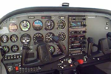 cessna 172 cockpit