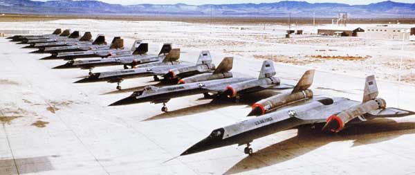 http://www.fiddlersgreen.net/aircraft/Lockheed-SR71/IMAGES/Lockheed-YF12-Blackbird-TwoTone-Lineup.jpg