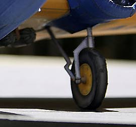 B-10 landing gear details