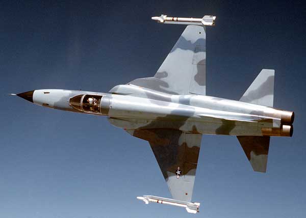 Northrop F-5 Freedom Fighter Banking