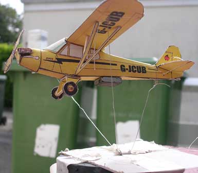 Piper Cub-Flying