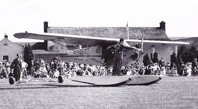 Piper Cub w/ Floats on grass