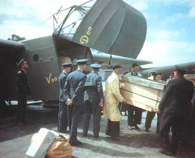 WACO CG-4 Unloading