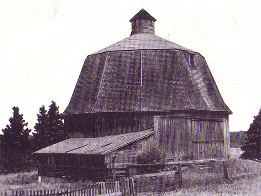 Polygonal Barn in Onterio