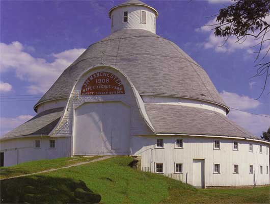 Massive White wooden Round Baarn